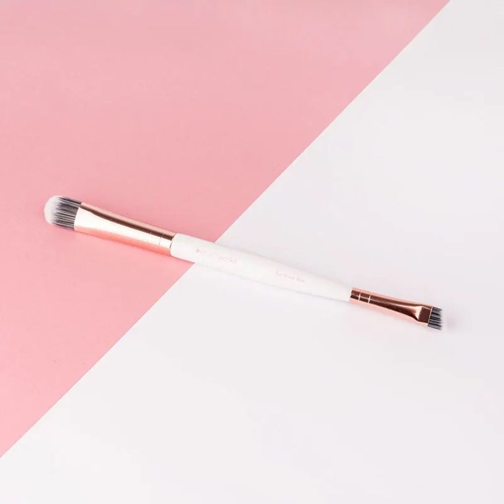 5/$25💜 Brushworks Double Ended Eye Brush - Picture 3 of 13